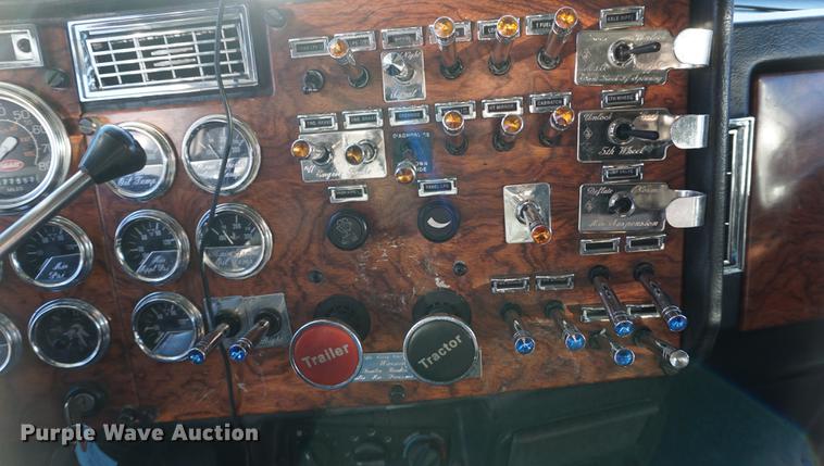 image for item DA1499 1999 Peterbilt 377 semi truck