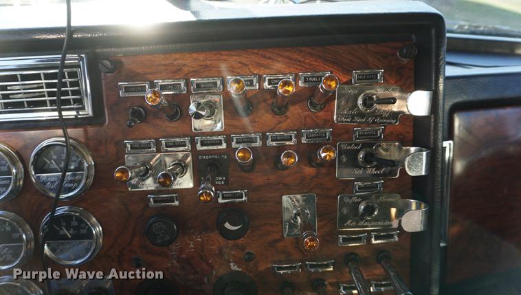 image for item DA1499 1999 Peterbilt 377 semi truck