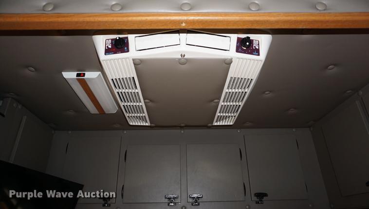 image for item DA1499 1999 Peterbilt 377 semi truck