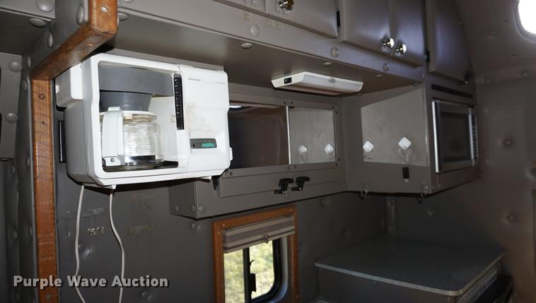 image for item DA1499 1999 Peterbilt 377 semi truck