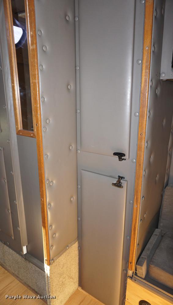 image for item DA1499 1999 Peterbilt 377 semi truck