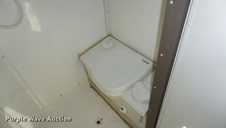 image for item DA1499 1999 Peterbilt 377 semi truck