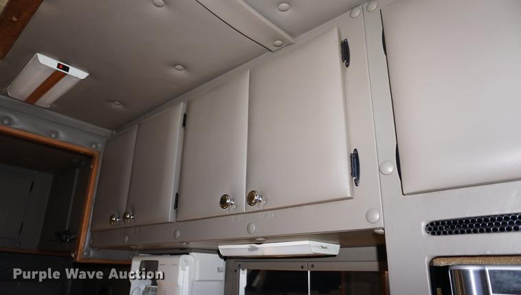 image for item DA1499 1999 Peterbilt 377 semi truck