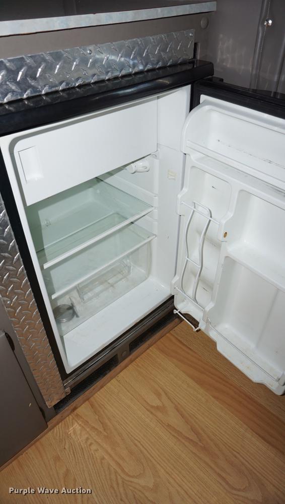 image for item DA1499 1999 Peterbilt 377 semi truck