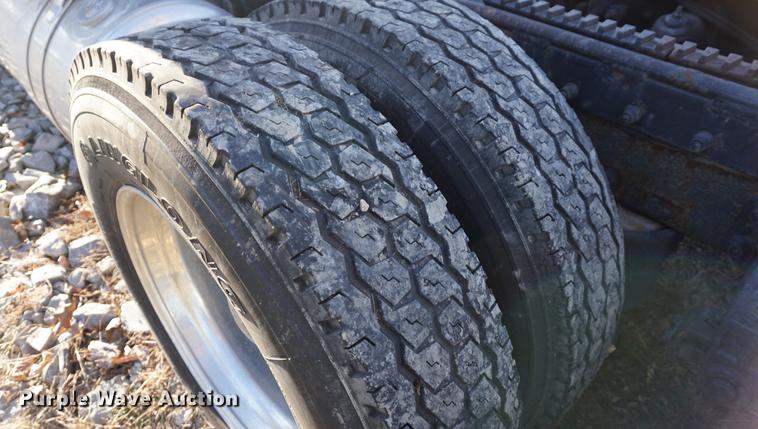 image for item DA1499 1999 Peterbilt 377 semi truck