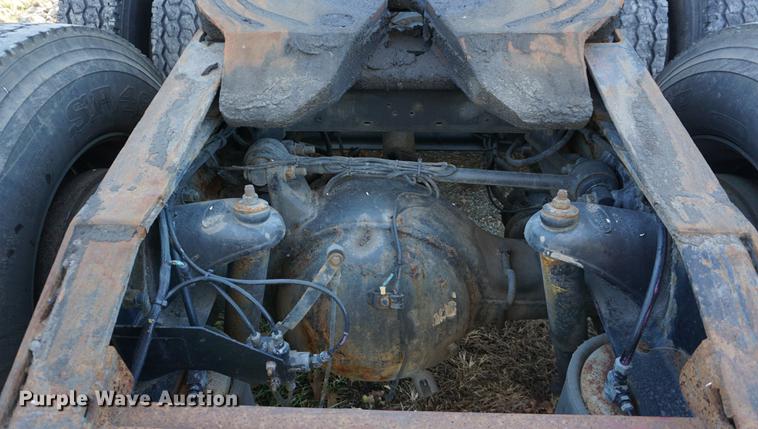 image for item DA1499 1999 Peterbilt 377 semi truck