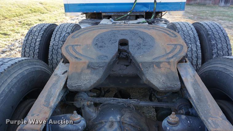 image for item DA1499 1999 Peterbilt 377 semi truck