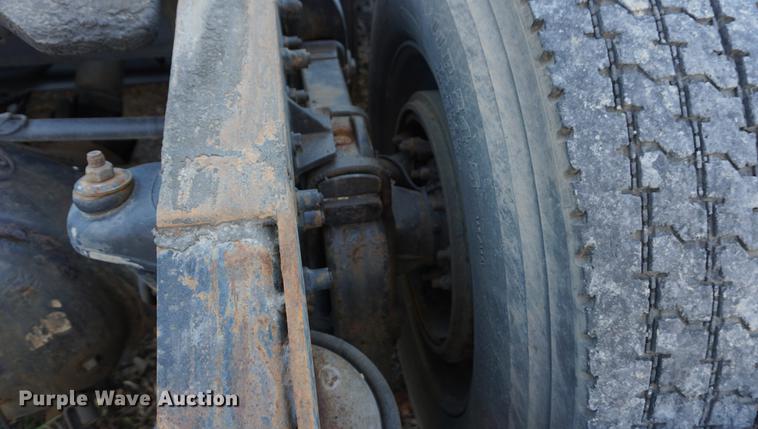 image for item DA1499 1999 Peterbilt 377 semi truck