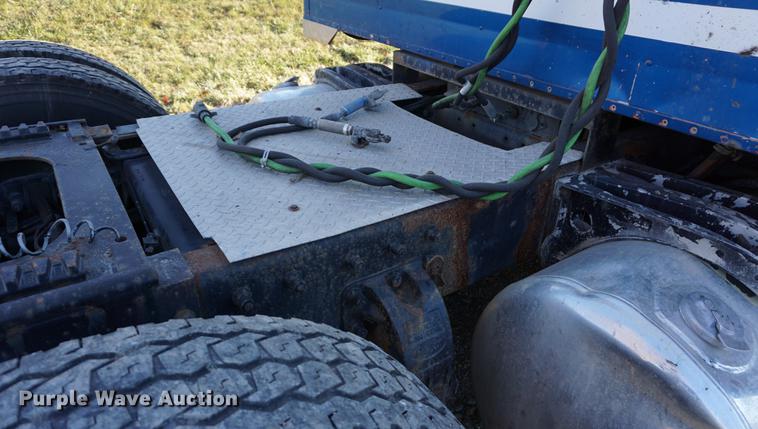 image for item DA1499 1999 Peterbilt 377 semi truck