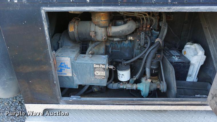 image for item DA1499 1999 Peterbilt 377 semi truck