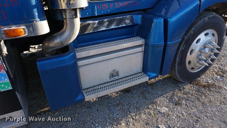 image for item DA1499 1999 Peterbilt 377 semi truck