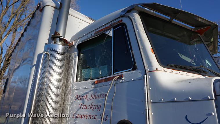 image for item DA1499 1999 Peterbilt 377 semi truck