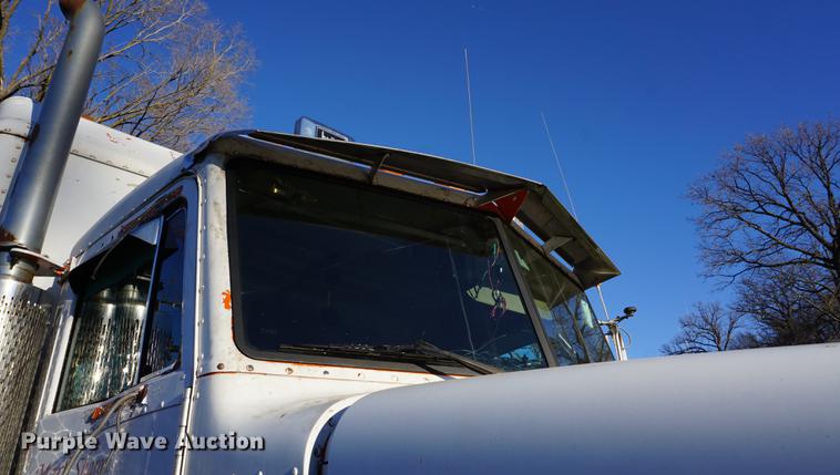 image for item DA1499 1999 Peterbilt 377 semi truck