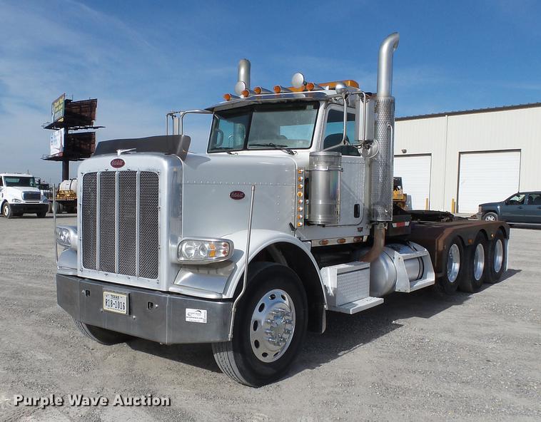 image for item DA2434 2009 Peterbilt 388 semi truck