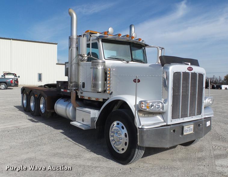 image for item DA2434 2009 Peterbilt 388 semi truck
