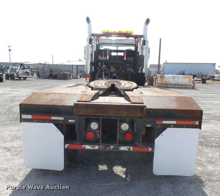 image for item DA2434 2009 Peterbilt 388 semi truck