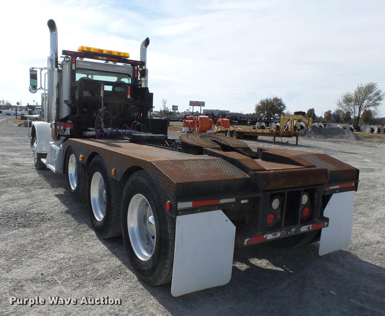 image for item DA2434 2009 Peterbilt 388 semi truck
