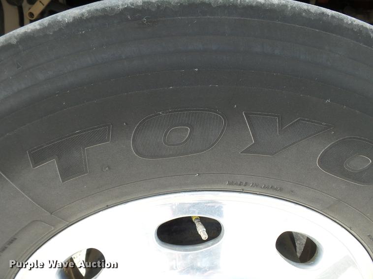 image for item DA2434 2009 Peterbilt 388 semi truck