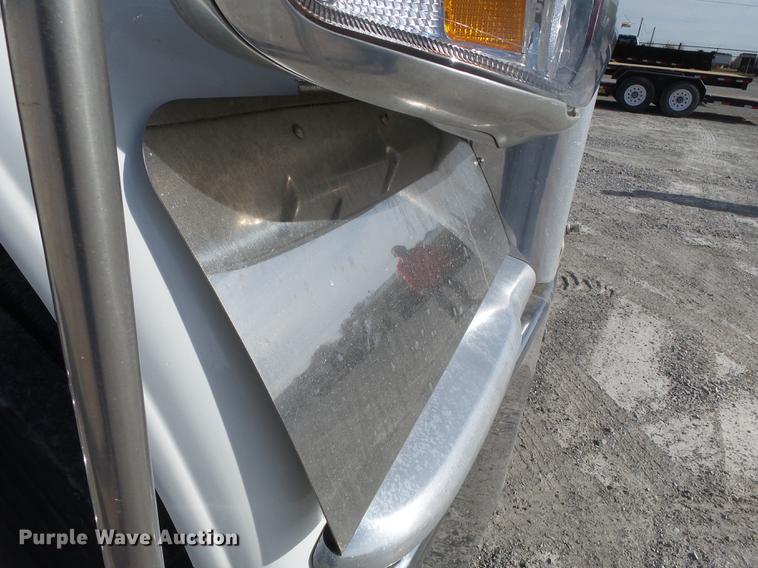 image for item DA2434 2009 Peterbilt 388 semi truck