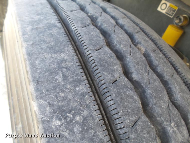 image for item DA2434 2009 Peterbilt 388 semi truck