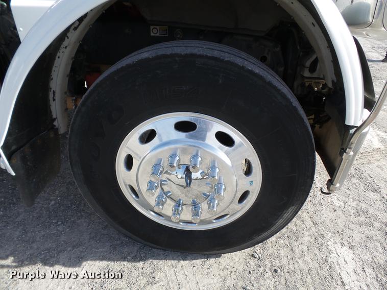 image for item DA2434 2009 Peterbilt 388 semi truck