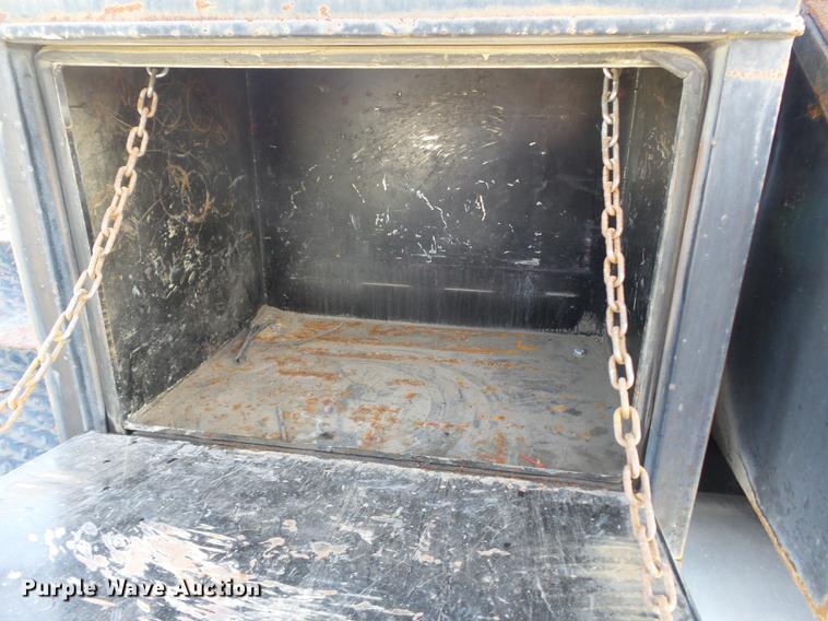 image for item DA2434 2009 Peterbilt 388 semi truck