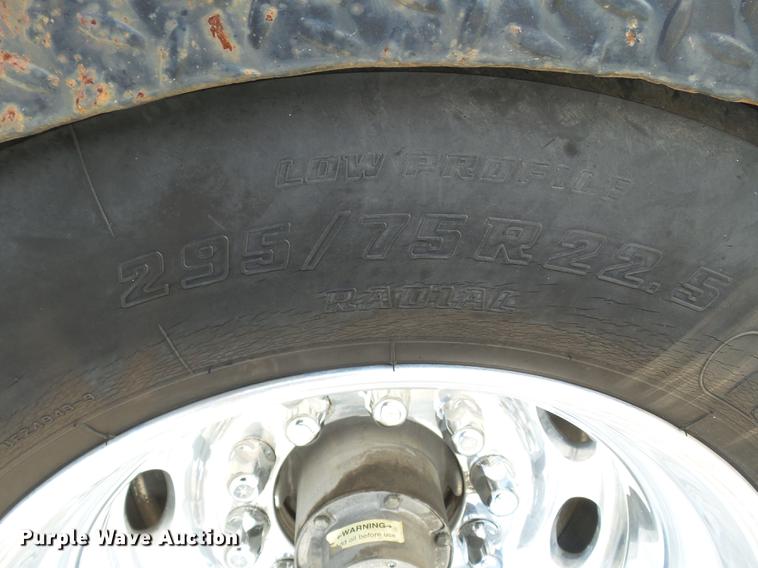 image for item DA2434 2009 Peterbilt 388 semi truck