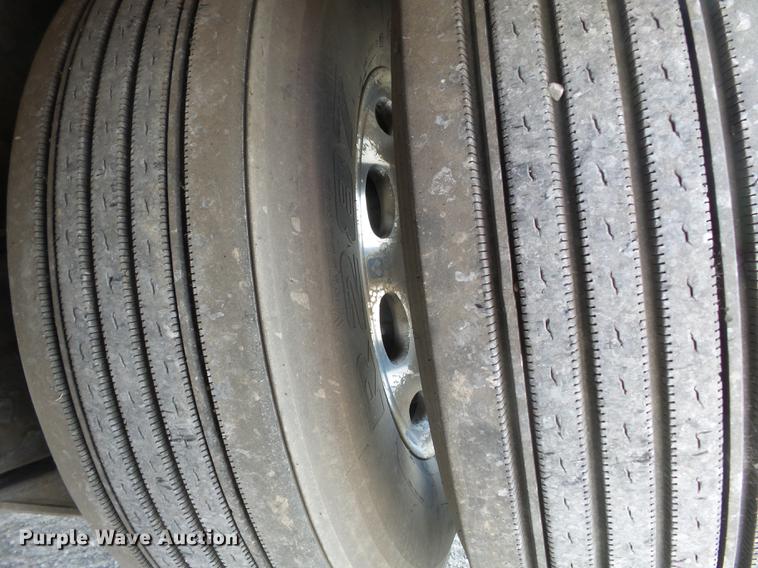 image for item DA2434 2009 Peterbilt 388 semi truck