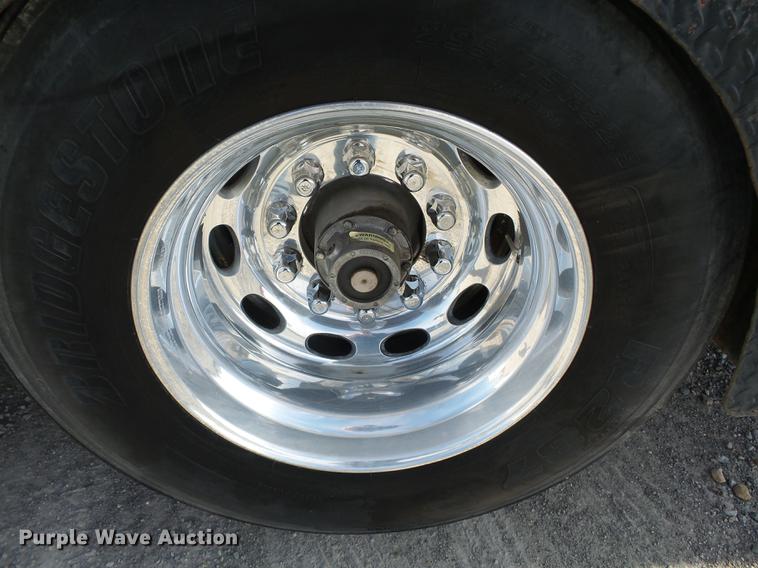 image for item DA2434 2009 Peterbilt 388 semi truck