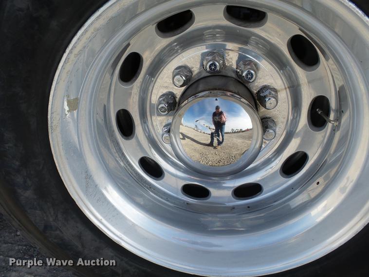 image for item DA2434 2009 Peterbilt 388 semi truck