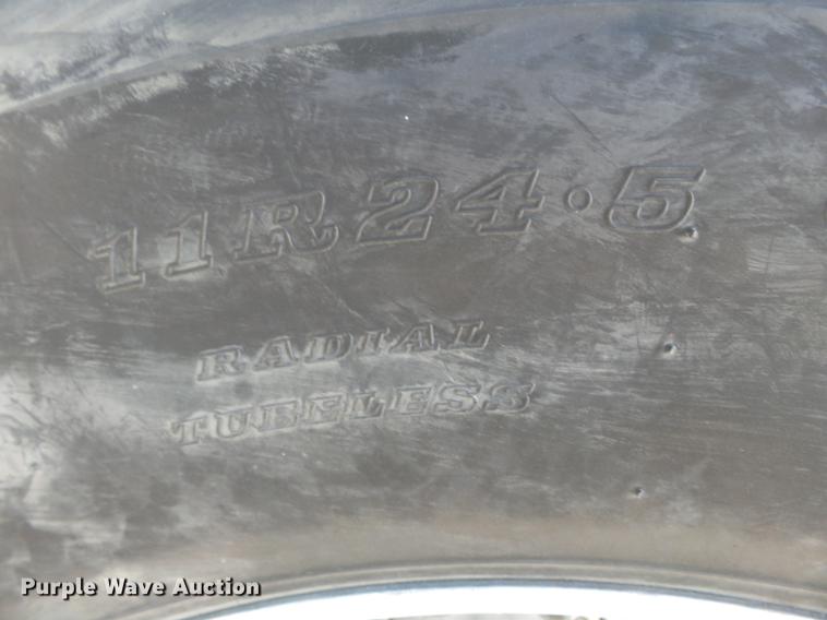 image for item DA2434 2009 Peterbilt 388 semi truck