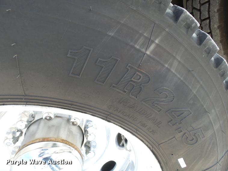 image for item DA2434 2009 Peterbilt 388 semi truck