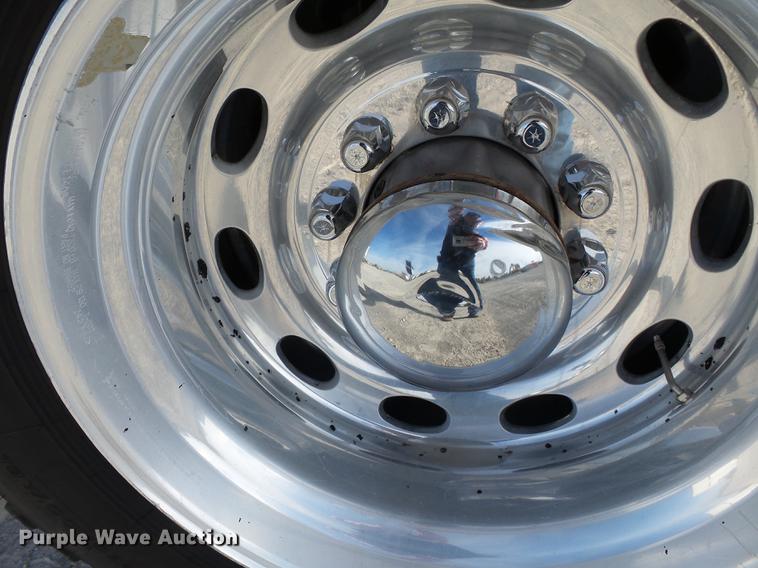 image for item DA2434 2009 Peterbilt 388 semi truck