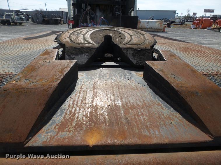 image for item DA2434 2009 Peterbilt 388 semi truck