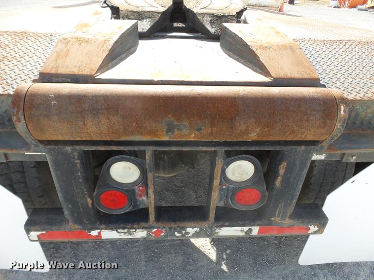 image for item DA2434 2009 Peterbilt 388 semi truck