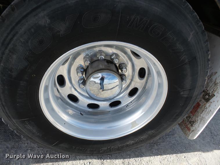 image for item DA2434 2009 Peterbilt 388 semi truck