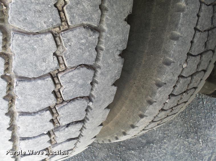 image for item DA2434 2009 Peterbilt 388 semi truck