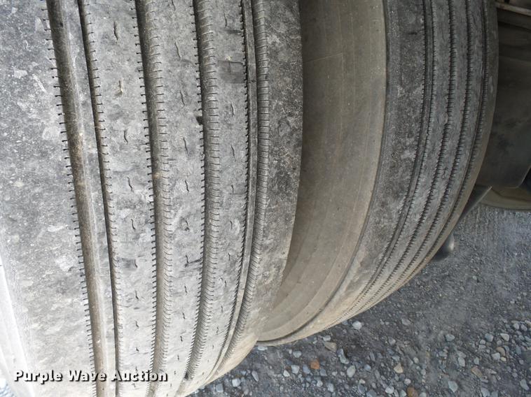 image for item DA2434 2009 Peterbilt 388 semi truck