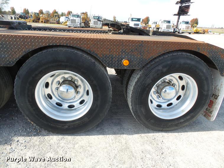 image for item DA2434 2009 Peterbilt 388 semi truck