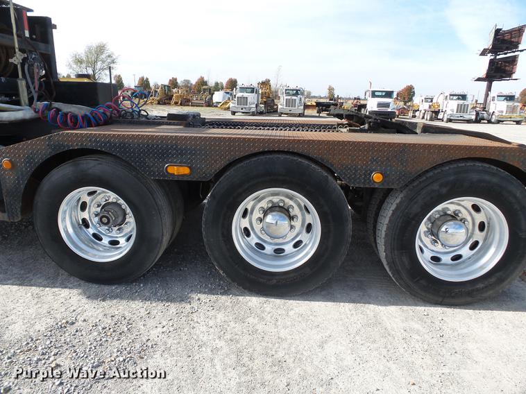 image for item DA2434 2009 Peterbilt 388 semi truck