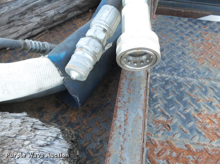 image for item DA2434 2009 Peterbilt 388 semi truck