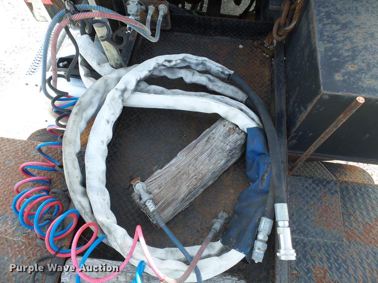 image for item DA2434 2009 Peterbilt 388 semi truck