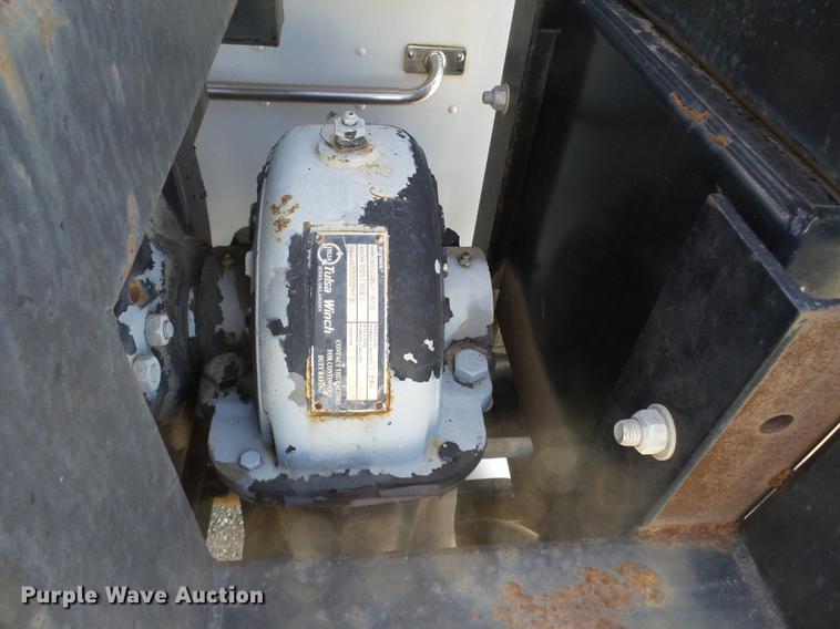 image for item DA2434 2009 Peterbilt 388 semi truck