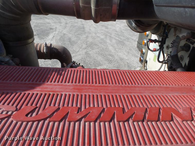 image for item DA2434 2009 Peterbilt 388 semi truck