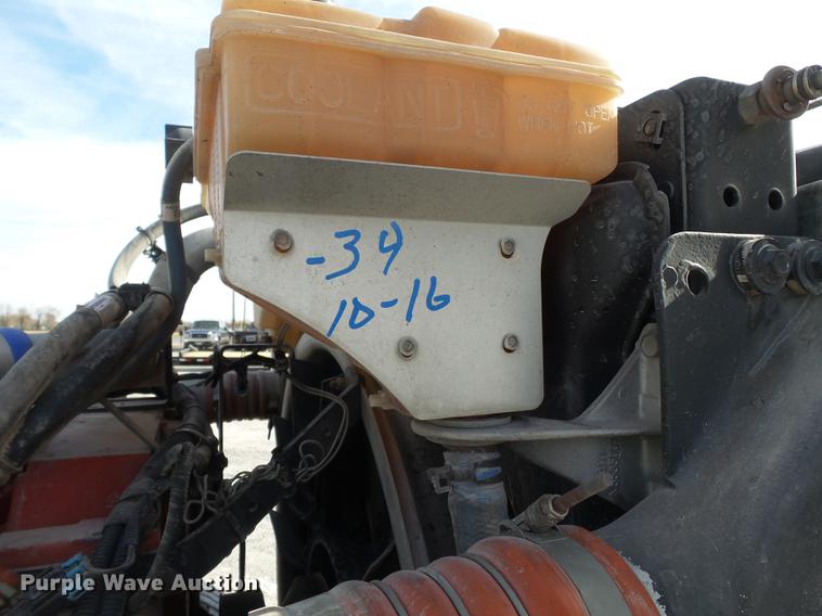 image for item DA2434 2009 Peterbilt 388 semi truck