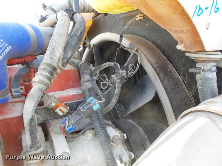 image for item DA2434 2009 Peterbilt 388 semi truck