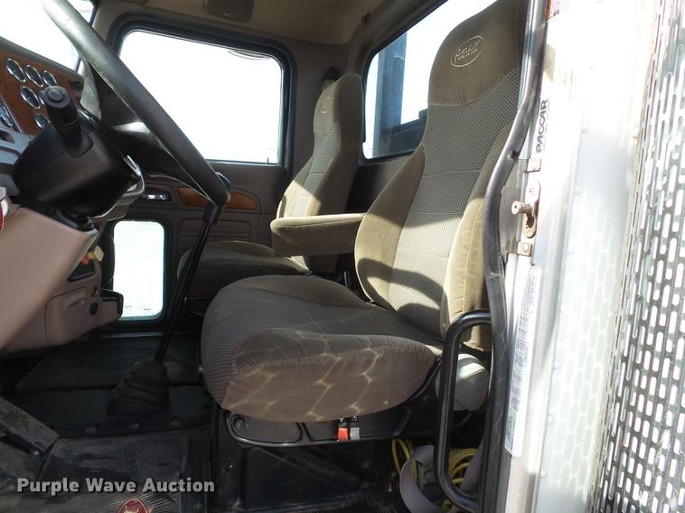 image for item DA2434 2009 Peterbilt 388 semi truck