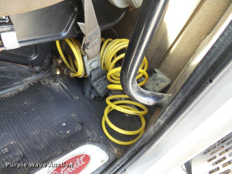 image for item DA2434 2009 Peterbilt 388 semi truck