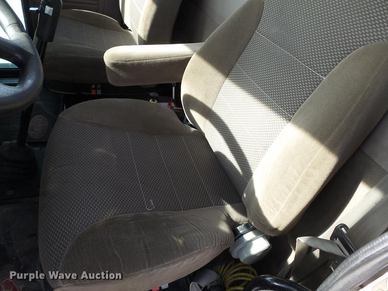 image for item DA2434 2009 Peterbilt 388 semi truck