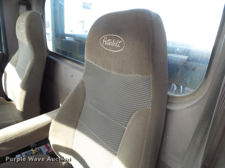 image for item DA2434 2009 Peterbilt 388 semi truck